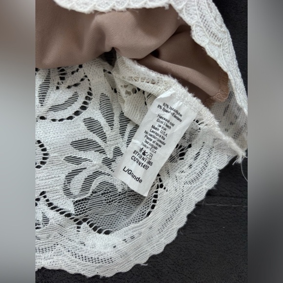 Lace Cami Top Sleeveless‎ V Neck Lined Tank Top - Picture 4 of 5